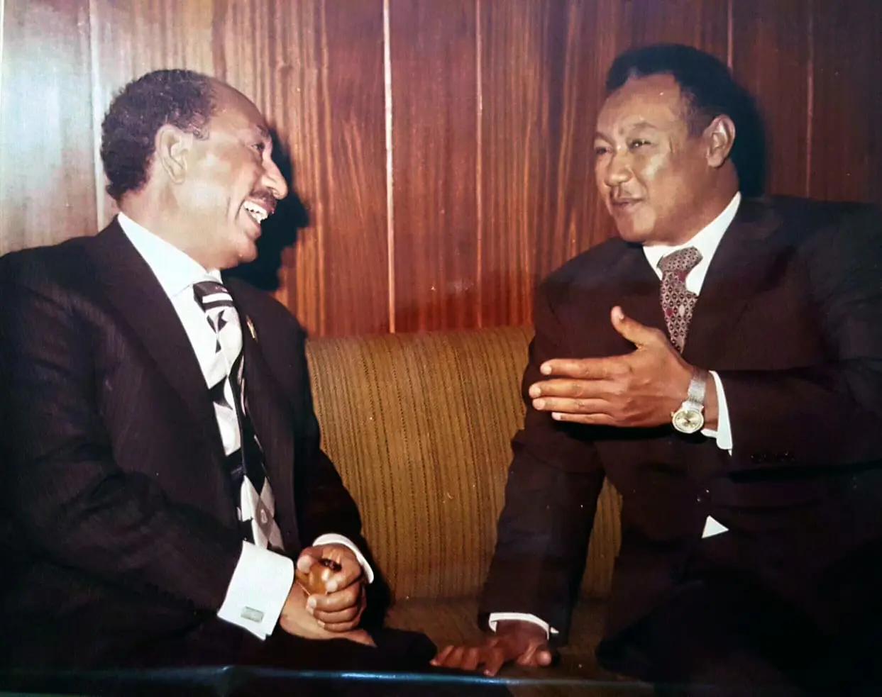 الرئيس النميري مع السادات